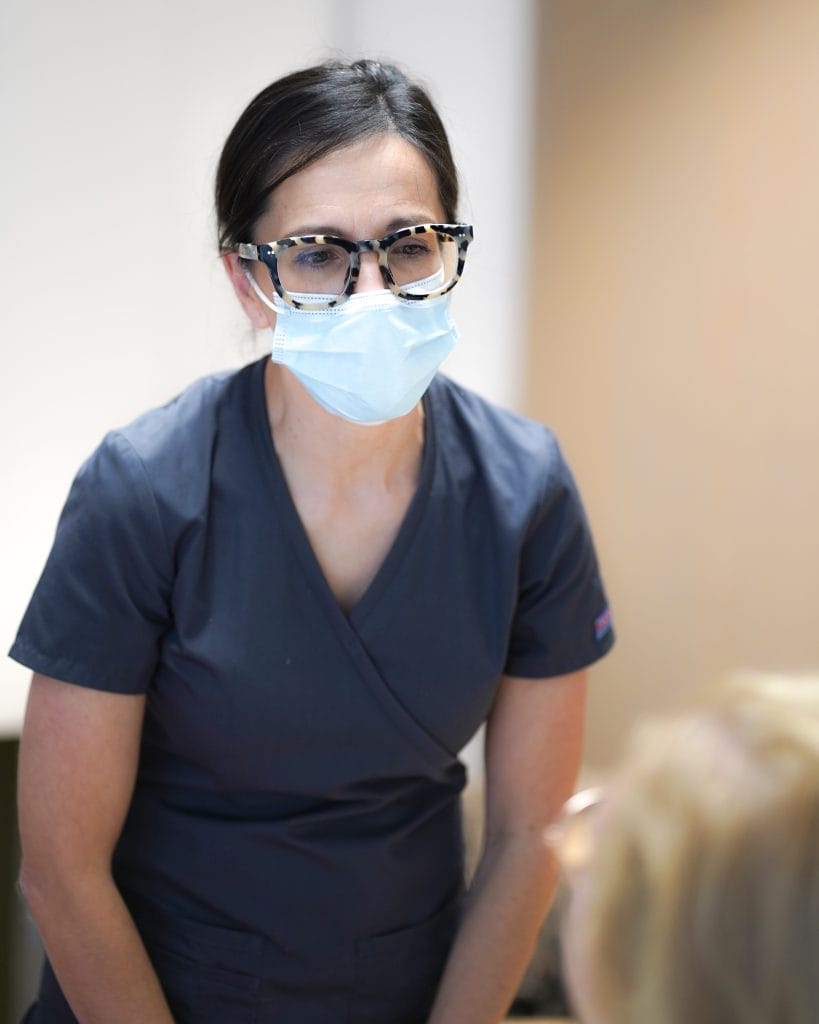 Trato cercano y sin estrés al paciente en CIMA Dental, clínica dental en Mirasierra, Madrid