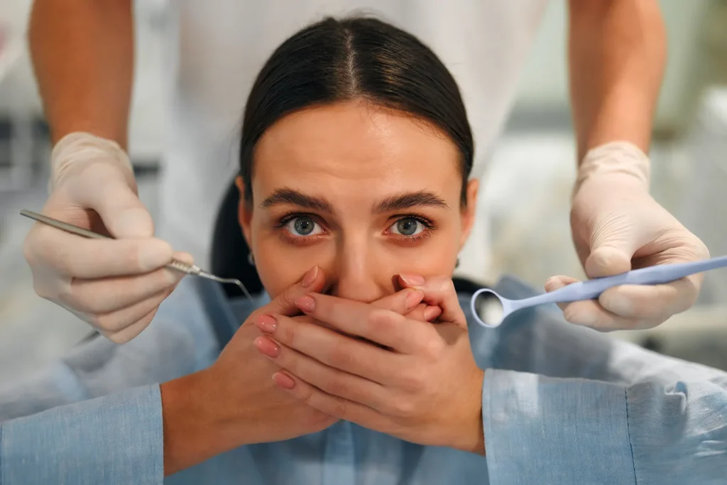 Paciente con miedo al dentista superando la odontofobia en CIMA Dental, Madrid